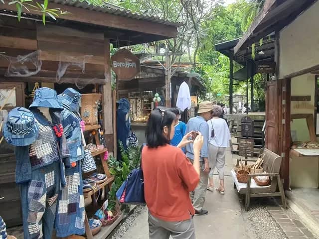 Elefin Farm & Cafe + Cypress Lanes & BaanKang Wat - photo 5
